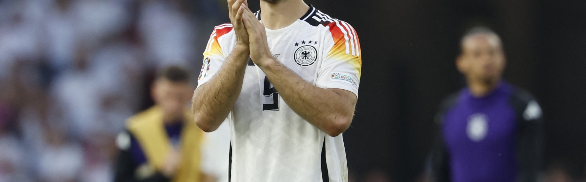 kaiyun.com-我刚提的新车啊！跟队记者：米兰新援菲尔克鲁格一根脚趾骨折