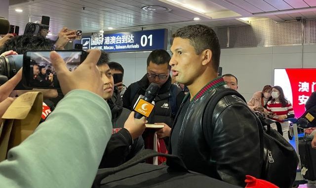 开云体育官网-艾克森抵达成都只差官宣 球迷接机齐喊“成都雄起”