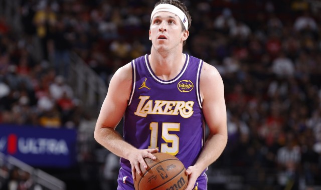 开云体育-👀追梦：里夫斯受伤让他躲过了季后赛硬仗 他的大合同稳了